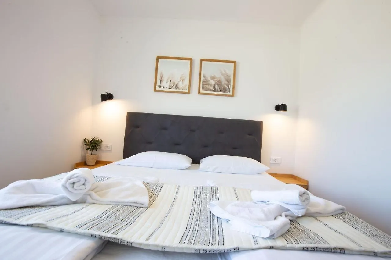 Apartment Pipi 2Br Apt With Balcony Zadar