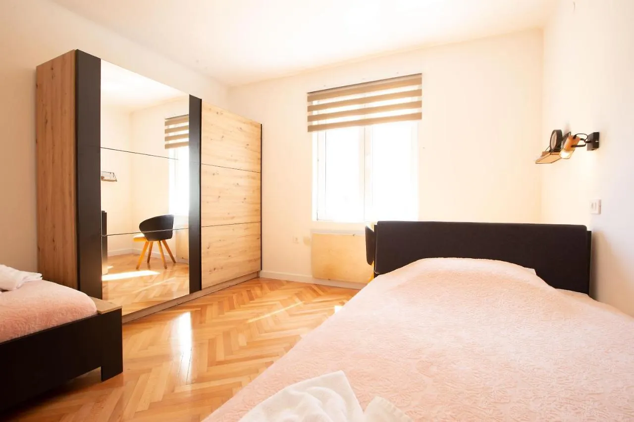 Apartment Pipi 2Br Apt With Balcony Zadar